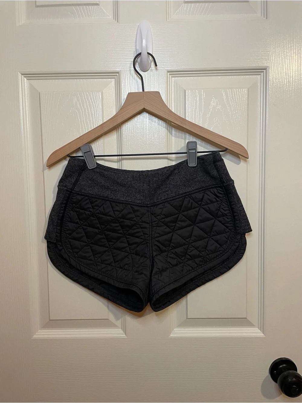 Lululemon Hot Cheeks Shorts in Black Heathered Herringbone Size 4